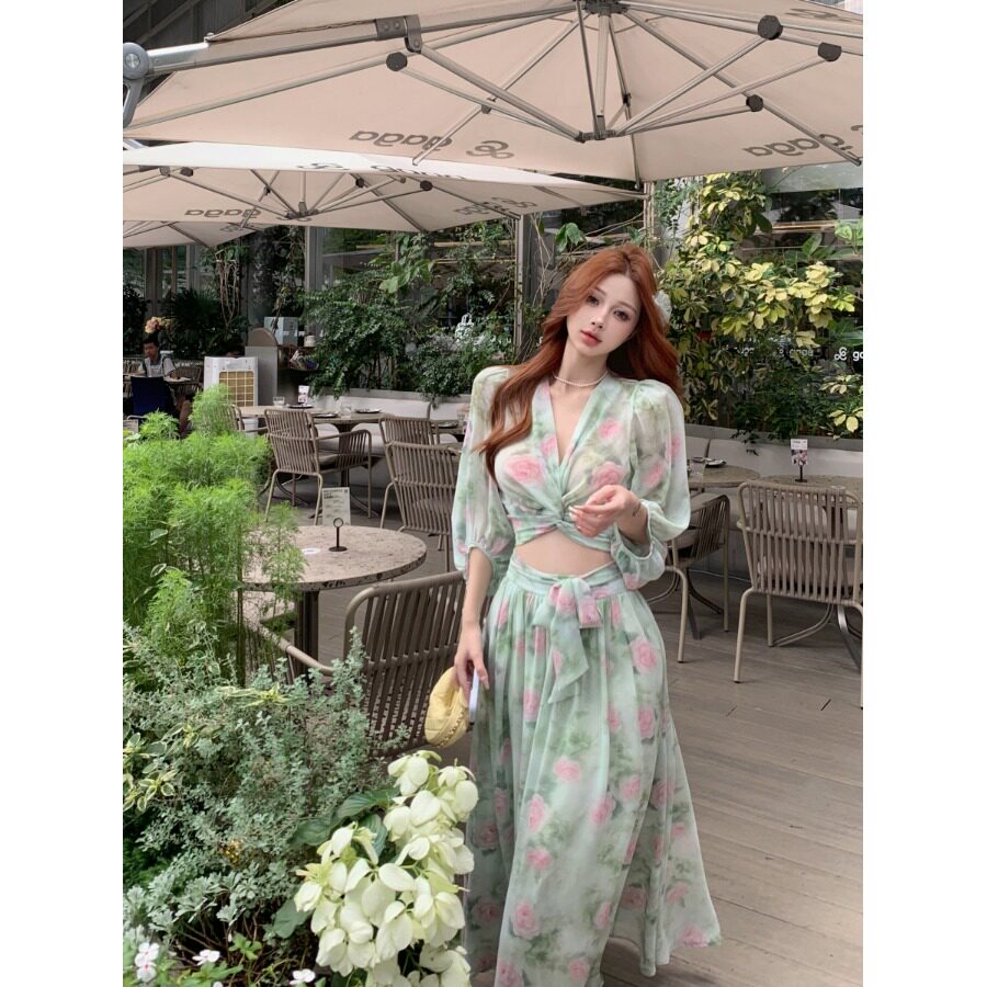 度假风穿搭海岛套装碎花褶皱V领衬衫女春季高腰A字裙半身裙两件套