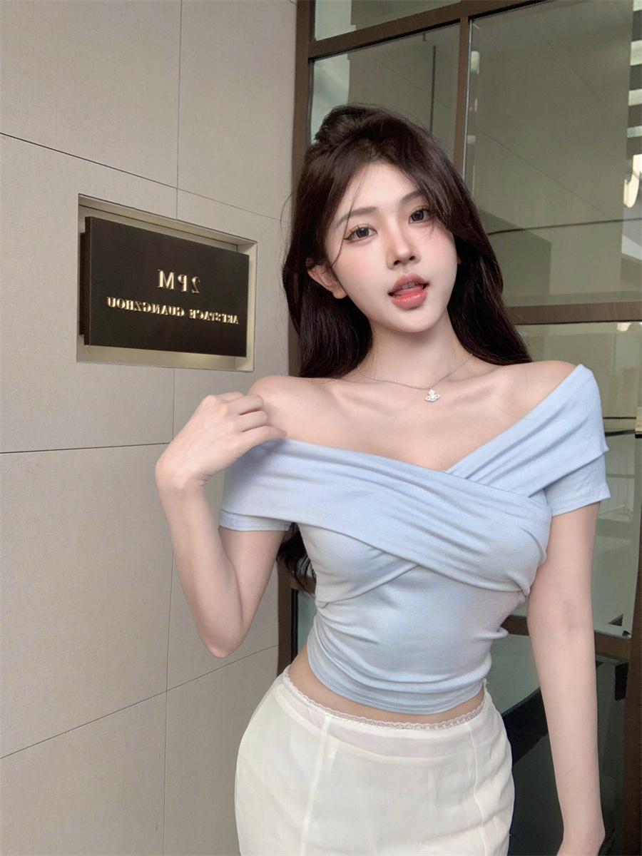 新中式交叉一字肩t恤女夏季新款一字领不规则设计辣妹短袖上衣
