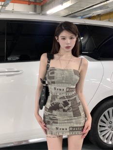 连衣裙女美式性感辣妹报纸印花设计紧身修身夏季新款吊带包臀短裙