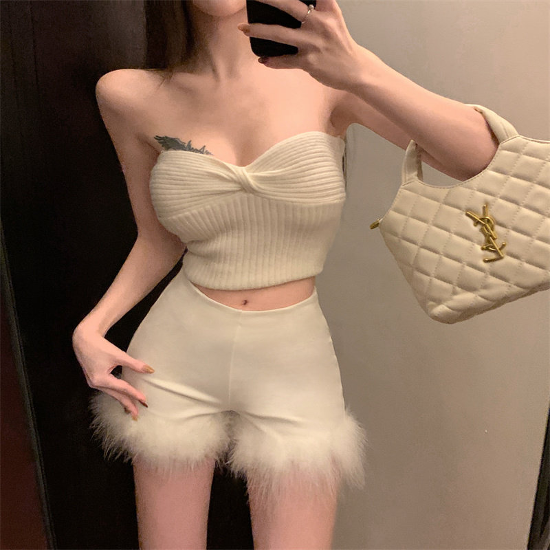 毛毛拼接白色休闲短裤女秋冬季高腰紧身直筒裤子a字包臀打底热裤