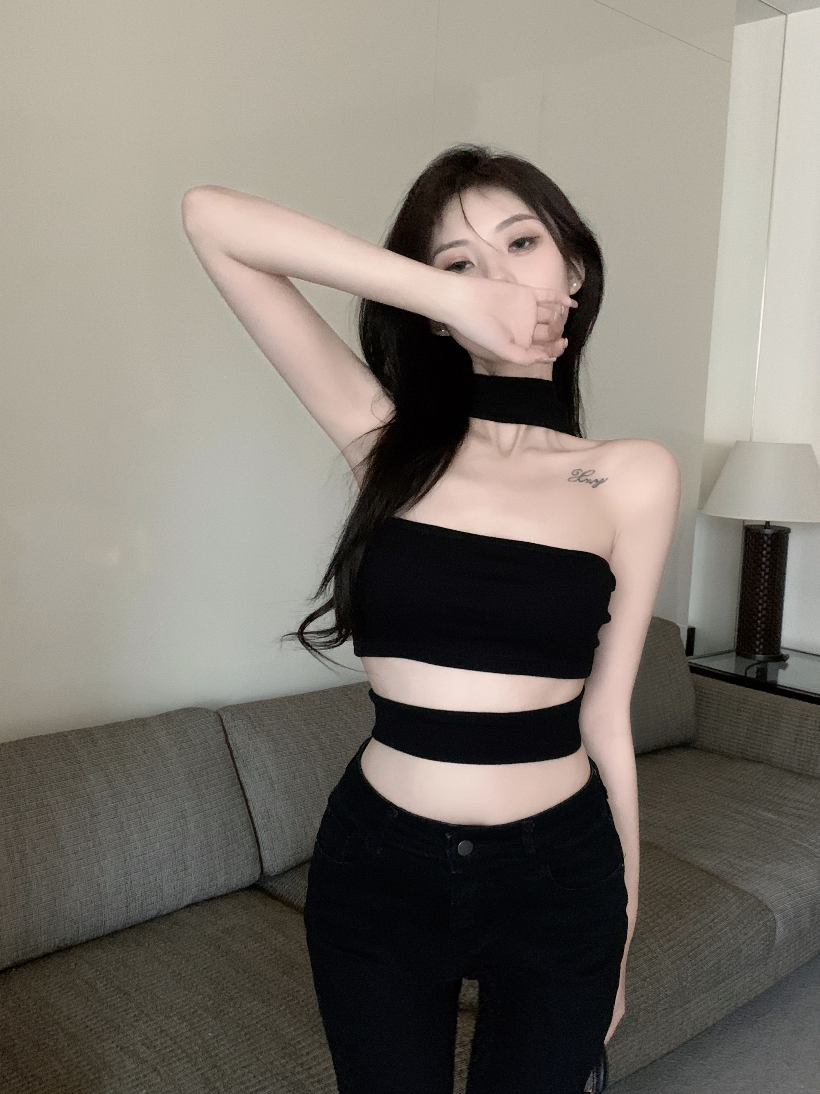 夏季热辣风挂脖吊带设计感纯色百搭抹胸上衣女辣妹镂空无袖背心