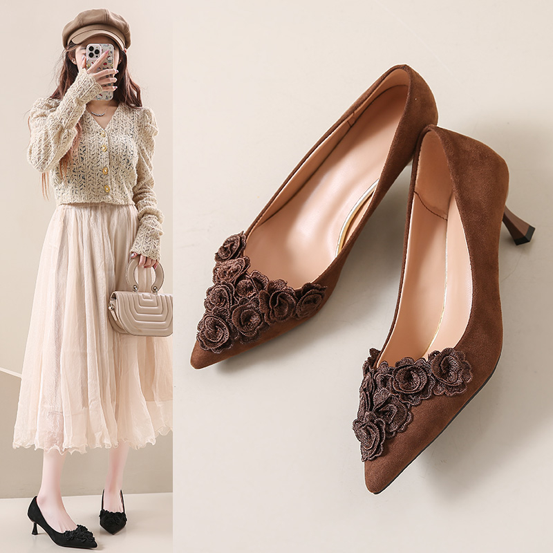 秋季新款法式优雅尖头花朵宴会高跟鞋女2025气质百搭细跟单鞋