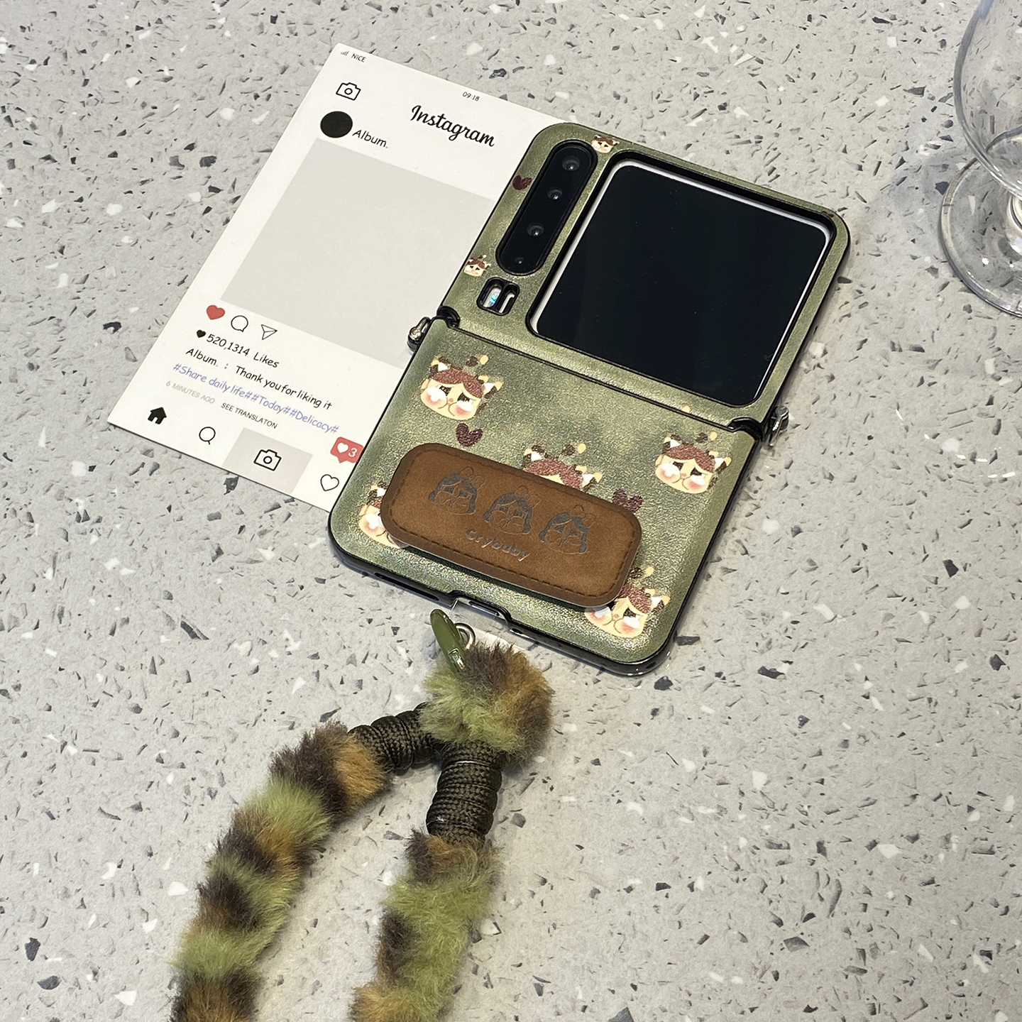 可爱哭娃支架手链适用华为purax折叠屏手机壳p50外壳Pocket2小米mixflip2三星zflip7女款6外壳5/pura/x典藏版