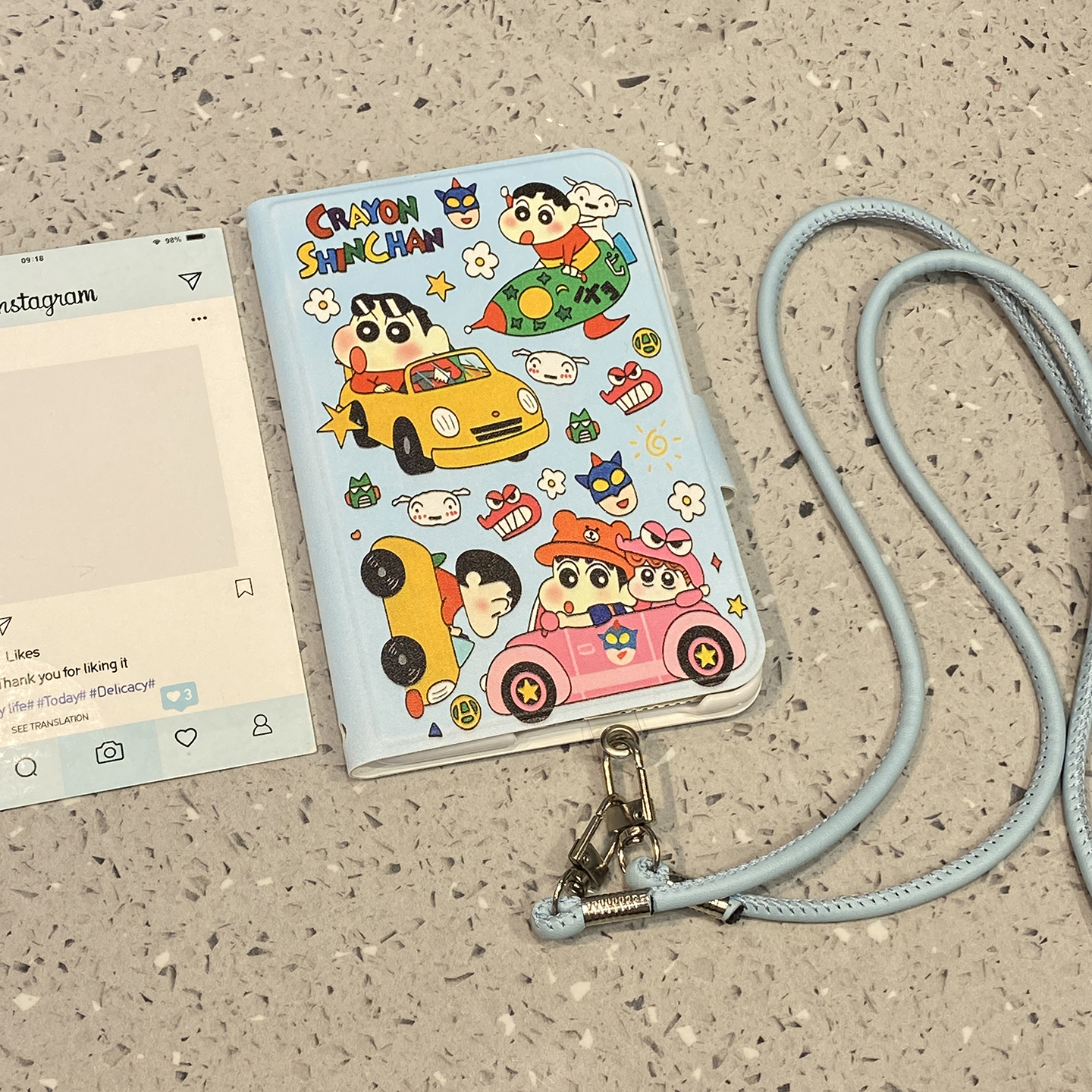 【每日新品】可爱蜡笔小新笔记本适用华为purax手机壳Pocket2小米mixflip挂绳pura折叠屏x三星zflip7典藏版女