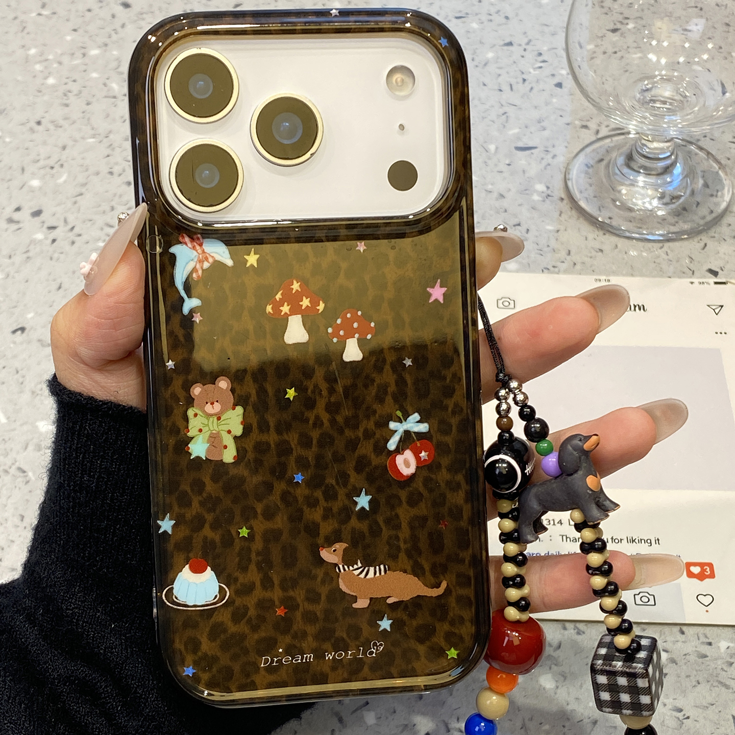 可爱复古棕色豹纹小熊蘑菇适用于苹果17promax手机壳iphone15保护套14手链13新款16全包15pro超好看max手机套