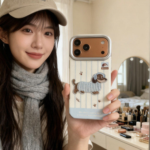 日韩可爱条纹刺绣腊肠狗适用于iphone17promax手机壳苹果16保护套14挂绳12防摔13新款15pro超火max情侣手机套