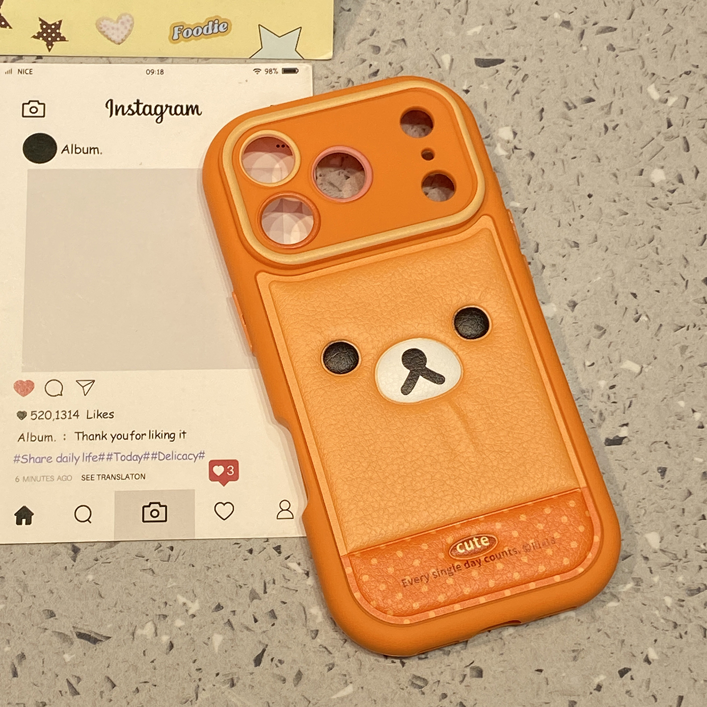 日韩可爱卡通秋冬轻松熊表情适用于苹果17pro手机壳iphone16保护套14皮质全包17新款15promax超好看max手机套