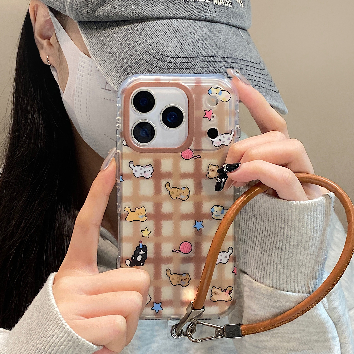 【每日新品】可爱棕格纹满屏猫咪适用于iphone15手机壳苹果17promax保护套14挂绳13新款16pro不撞款max手机套