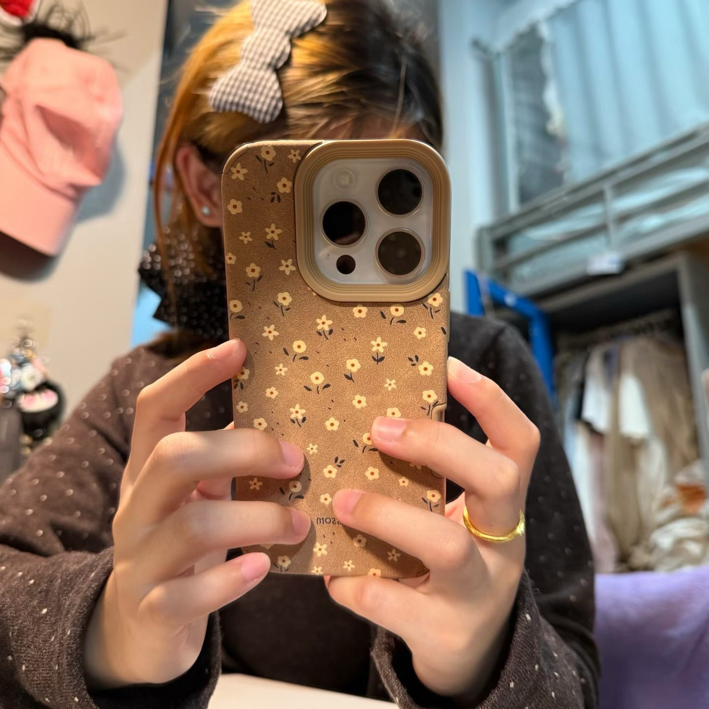 ins秋冬棕色花朵适用于苹果17promax手机壳iphone15保护套14皮纹13防摔12新款plus小众16pro复古max手机套air