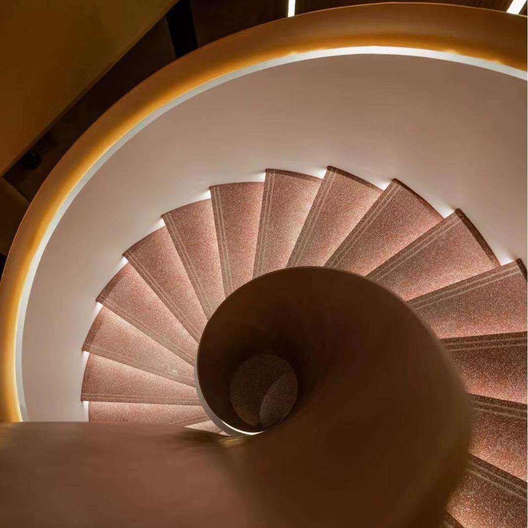 高端不锈钢旋转楼梯别墅复式弧形钢板扶手室内室外商场简约承重