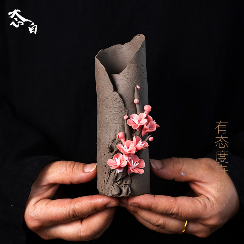 态白陶瓷荷叶梅花花瓶笔筒