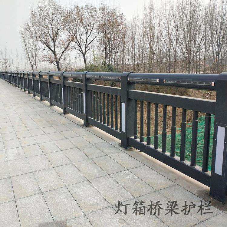 带灯箱景观桥梁不锈钢河道防撞栏杆碳素锌钢复合管立柱高架桥护栏