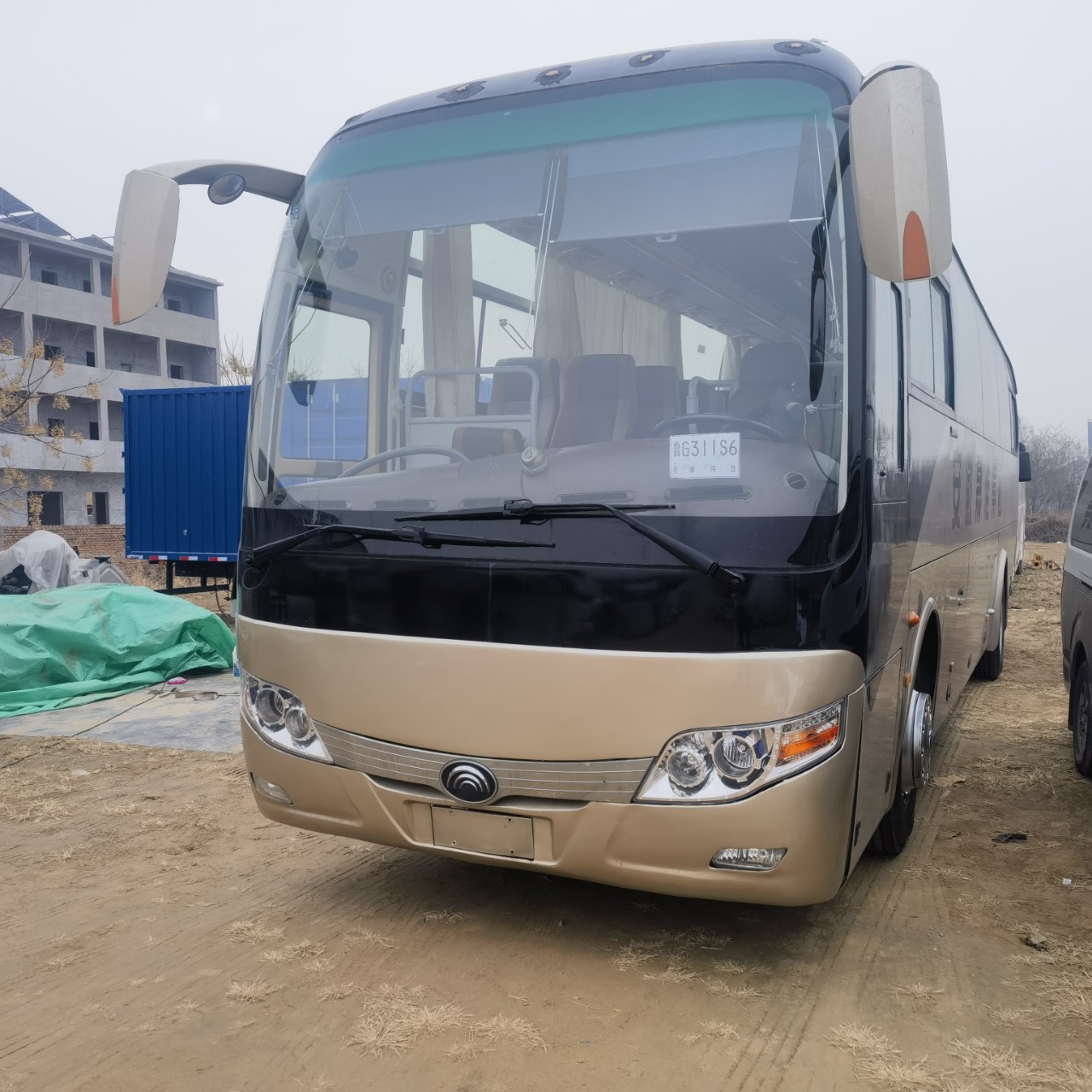 宇通58座燃油长途旅游大客车