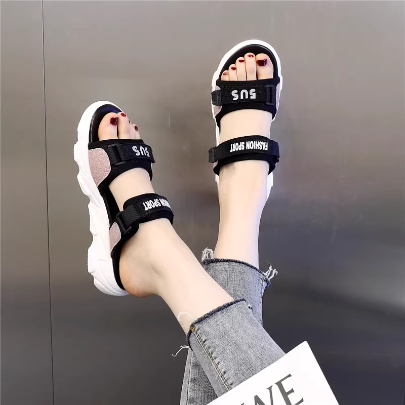 运动外穿拖鞋女2025春夏新款魔术贴休闲舒适宽脚大码平底女士凉鞋