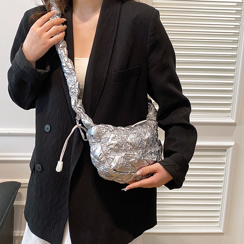 小众高级感小方包云朵包2025春季百搭洋气金属单肩包褶皱斜挎包,箱包皮具/热销女包/男包,腋下包,淘宝优惠券,粉丝福利购,淘宝优惠卷