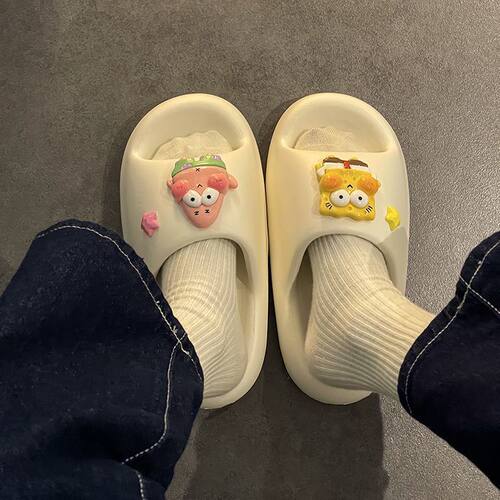 新款海绵宝宝踩屎感拖鞋