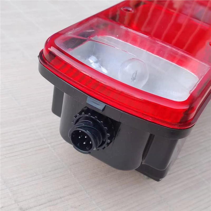 适用欧曼gtl后尾灯est etx总成灯泡款原车新款货车刹车倒车灯尾灯