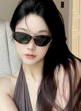 2025新款港风太阳眼镜女款方圆脸网红高级感太阳眼镜旅游拍照女抗