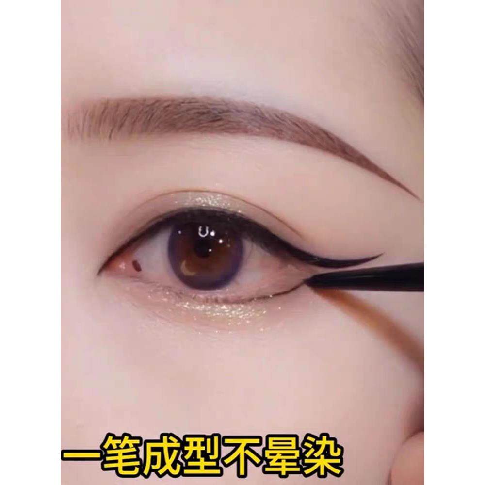 推荐持久防水眼线笔，不容易弄脏，不容易卸妆。液体眼线笔是超细