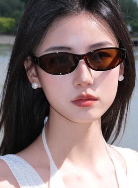 2025新款玳瑁框茶片太阳眼镜女窄框小脸专用户外防晒抗UV潮太阳眼