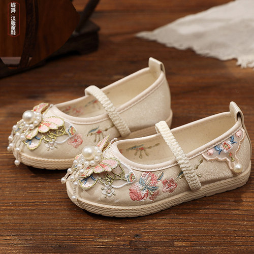 古朴女童汉服鞋配马面裙珍珠