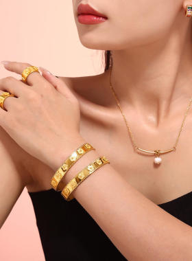 法式浮雕花朵手镯戒指套装