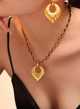 饰品罗马纹大爱心粘水钻项链女耳环套装钛钢材质镀18k金高端首饰