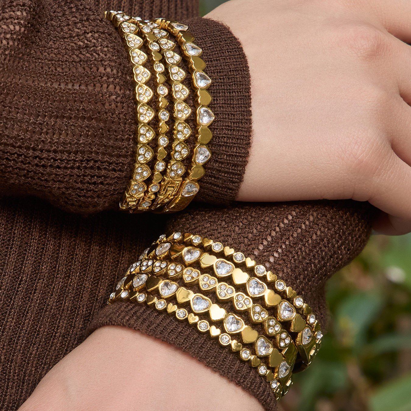 欧美首饰跨境镶钻爱心钛钢镀18k金卡扣手镯女款时尚简约百搭手环