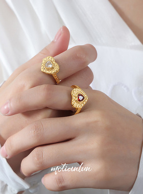 意大利风格优雅轻奢风纹理镂空双层爱心镶嵌锆石设计钛钢开口戒指