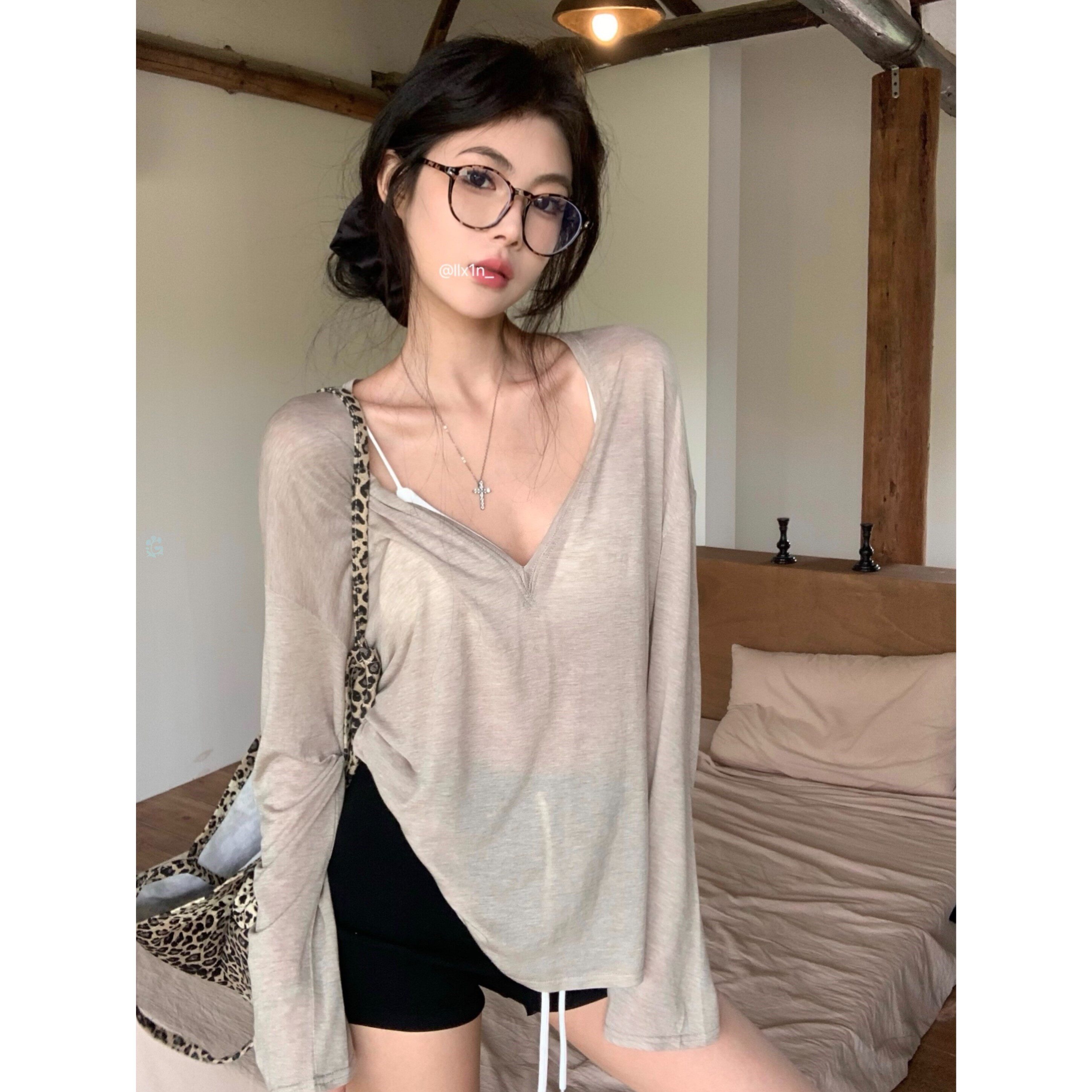 冰丝防晒薄款微透视V领长袖T恤女夏季慵懒风宽松空调罩衫薄纱上衣