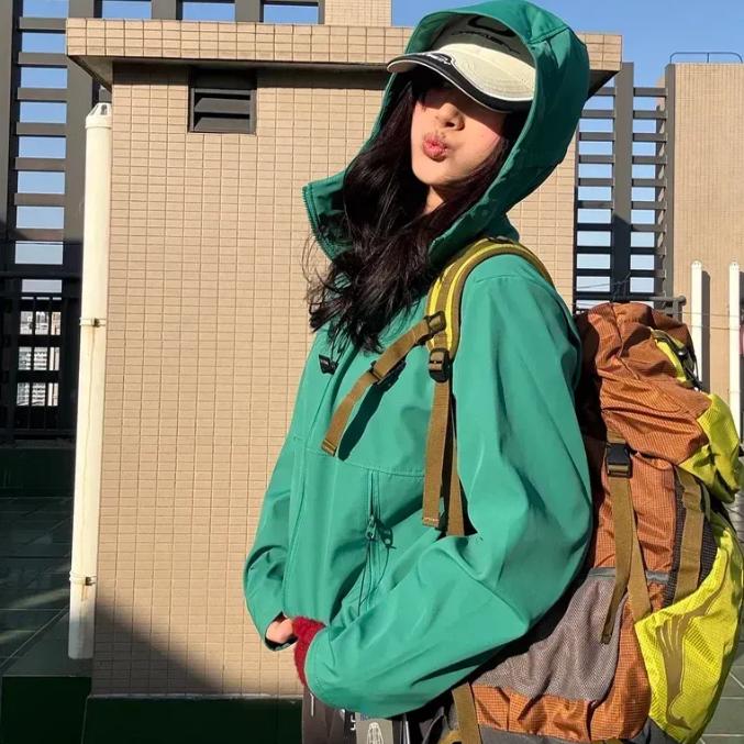 绝绝子~意大利LEAVO JOHNSON里奥强森春季男女情侣软壳冲锋衣外套