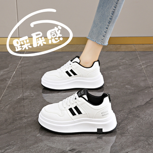 踩屎感厚底皮面小白鞋女秋冬季2026新款网红爆款显脚小码34运动鞋