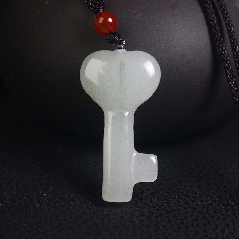 正品桂林鸡血玉贵妃料钥匙吊坠纯天然白玉石带证书时尚百搭冰透