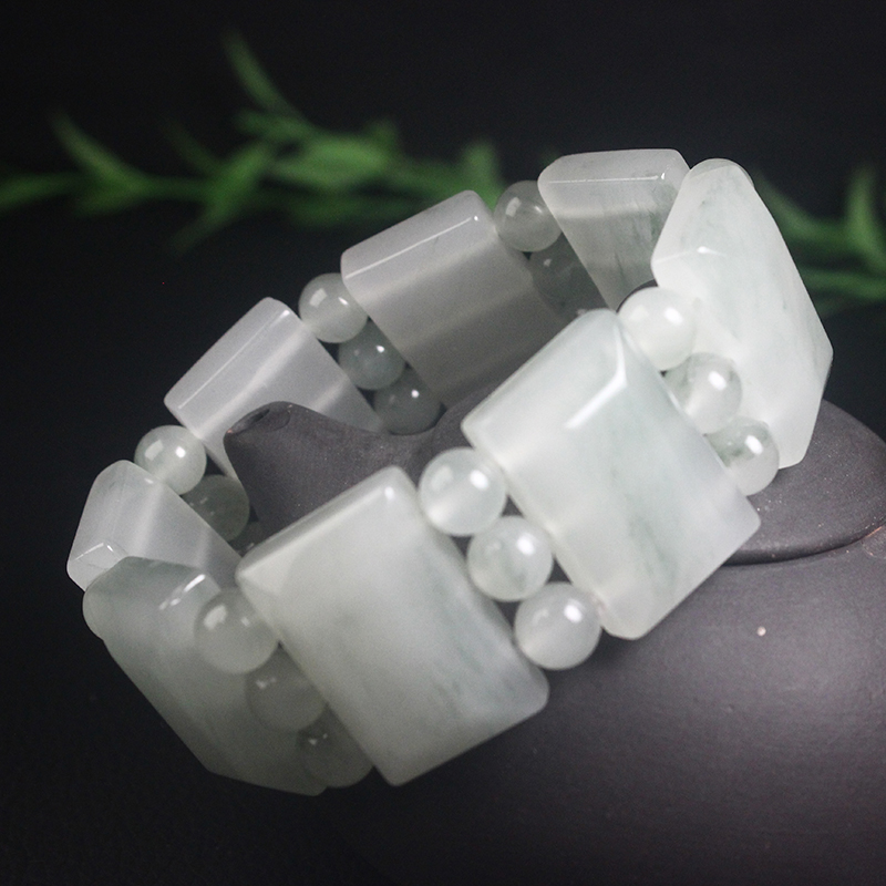 桂林鸡血玉贵妃料手链鸡血石手串飘花纯天然冰透坦克链带证书时尚