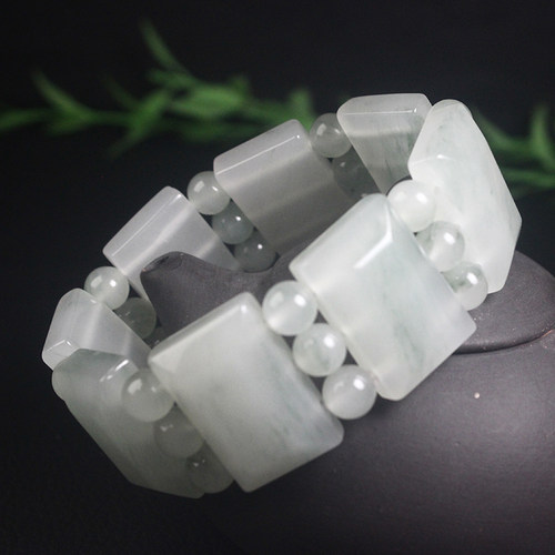 桂林鸡血玉贵妃料手链鸡血石手串飘花纯天然冰透坦克链带证书时尚