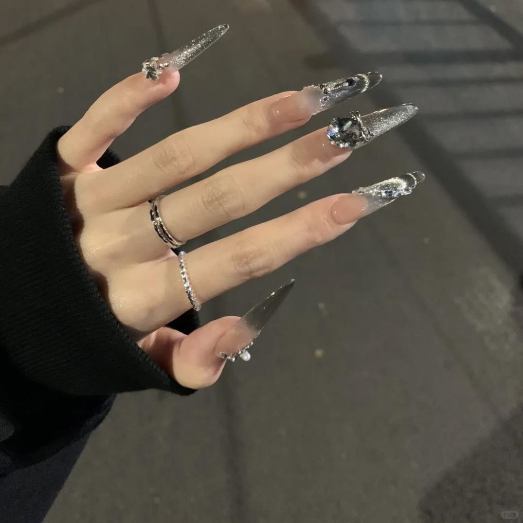 辣妹猫眼美甲满钻黑巧手工穿戴夏季新款气质显白甜酷暗黑ins