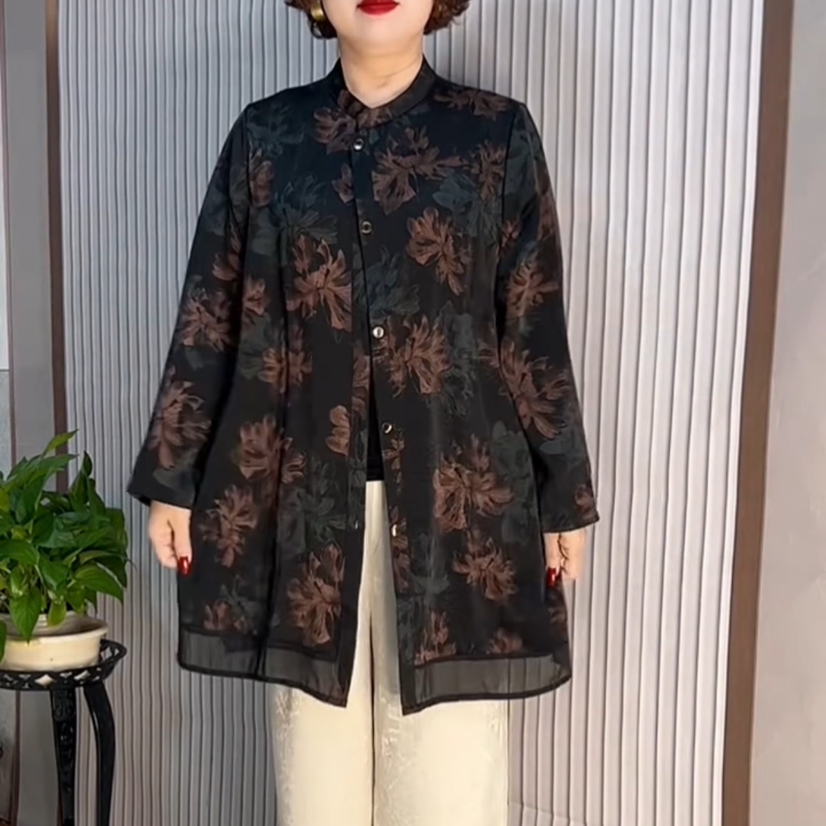 妈妈长袖花色洋气衬衫女夏季新款宽松大码中款薄风衣外披开衫上衣