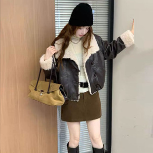 羊羔绒皮衣加绒百搭短款2025冬季新款气质女生外套韩版休闲皮夹克