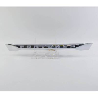 适用于2012-2015款丰田Toyota Fortuner穿越者LED贯穿灯尾灯