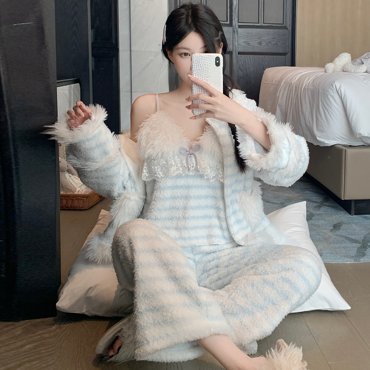 法兰绒吊带睡衣三件套小香风家居