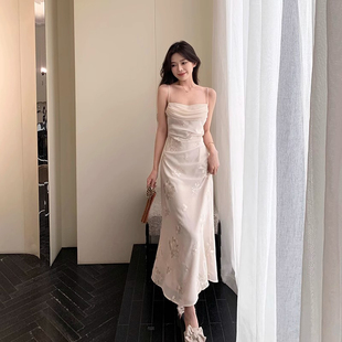 大码 设计感重工亮片刺绣吊带连衣裙国风绣花长裙抽褶收腰裙子 女装