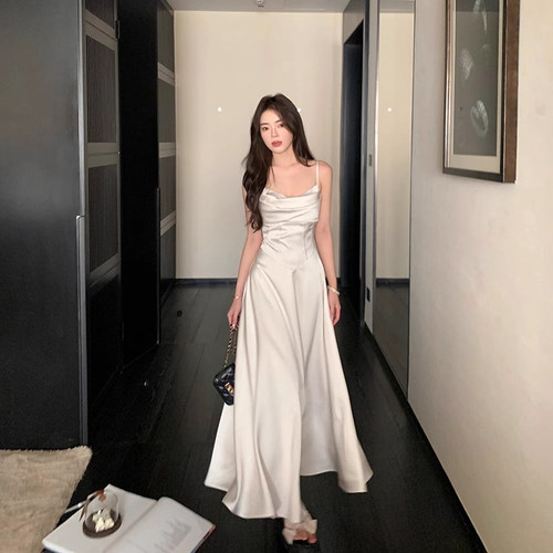 气质显瘦收腰轻奢连衣裙女