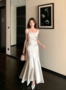 大码女装法式白色缎面吊带连衣裙女轻奢无袖订婚宴会礼服鱼尾裙