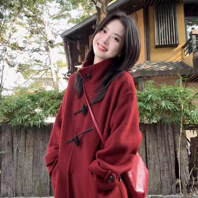 新年红色牛角扣毛呢外套