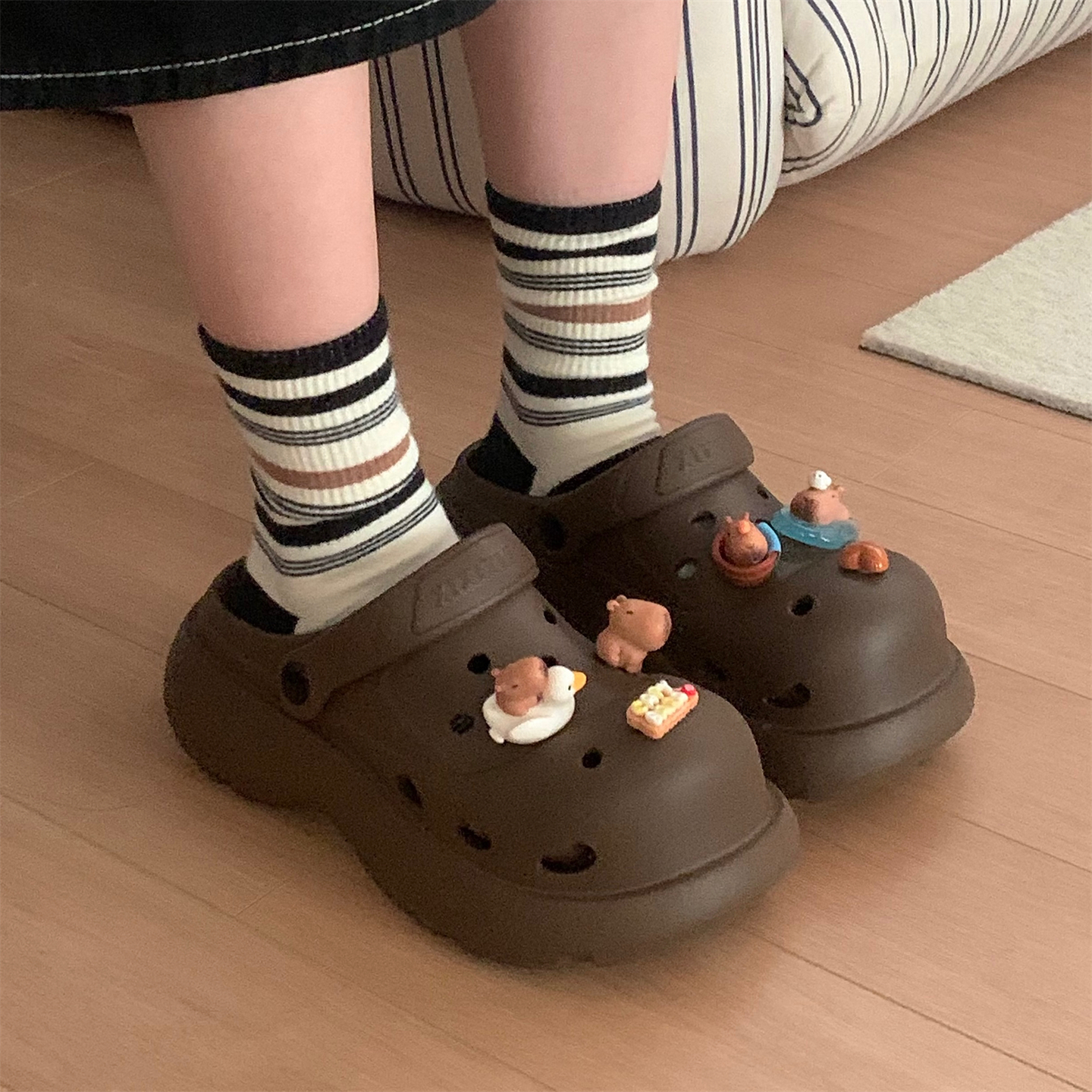 卡皮巴拉水豚足弓沙滩洞洞鞋女夏