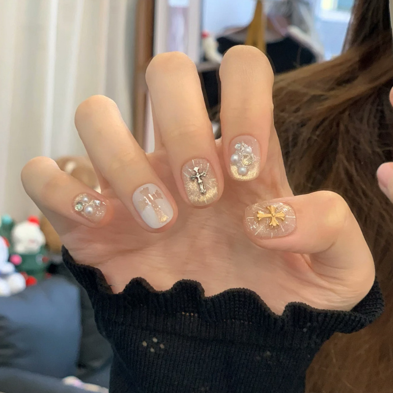 金灿圣光十字架美甲22