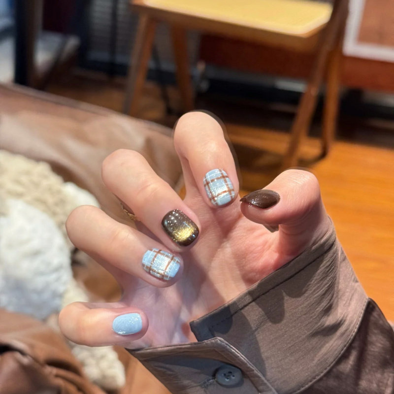 【可可蓝巧】英伦风入秋手绘蓝格纹显白棕咖爆闪猫眼手工穿戴美甲,彩妆/香水/美妆工具,穿戴甲/甲片,淘宝优惠券,粉丝福利购,淘宝优惠卷