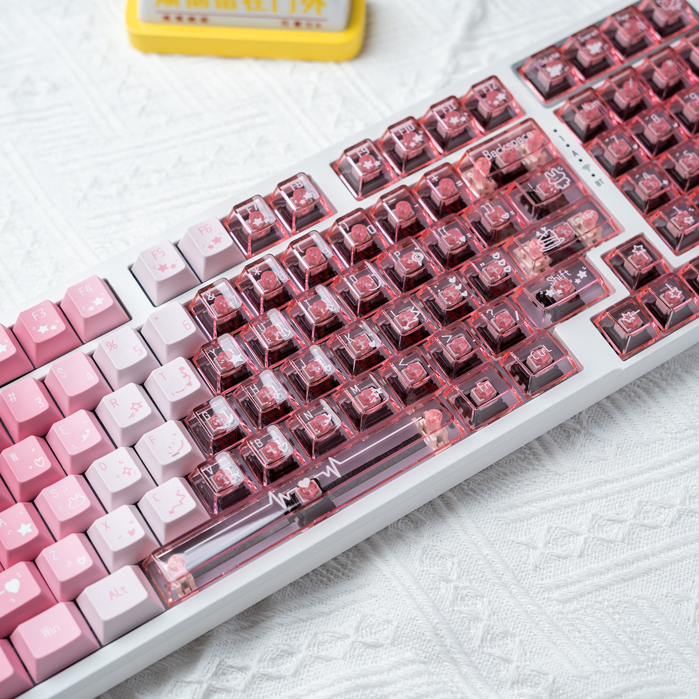 草莓心跳键帽双拼撞色PBT+PC粉透光磁轴键盘小蜜蜂ev63迈从ace68