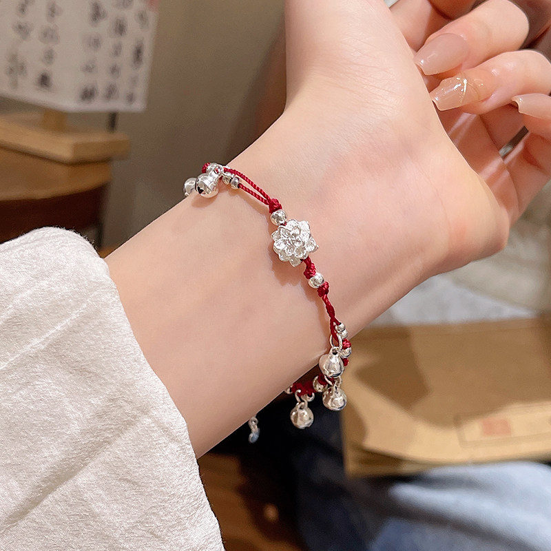 小莲花手链女灵动小蝴蝶铃铛本命年红手绳轻奢手饰品敲百搭简约风
