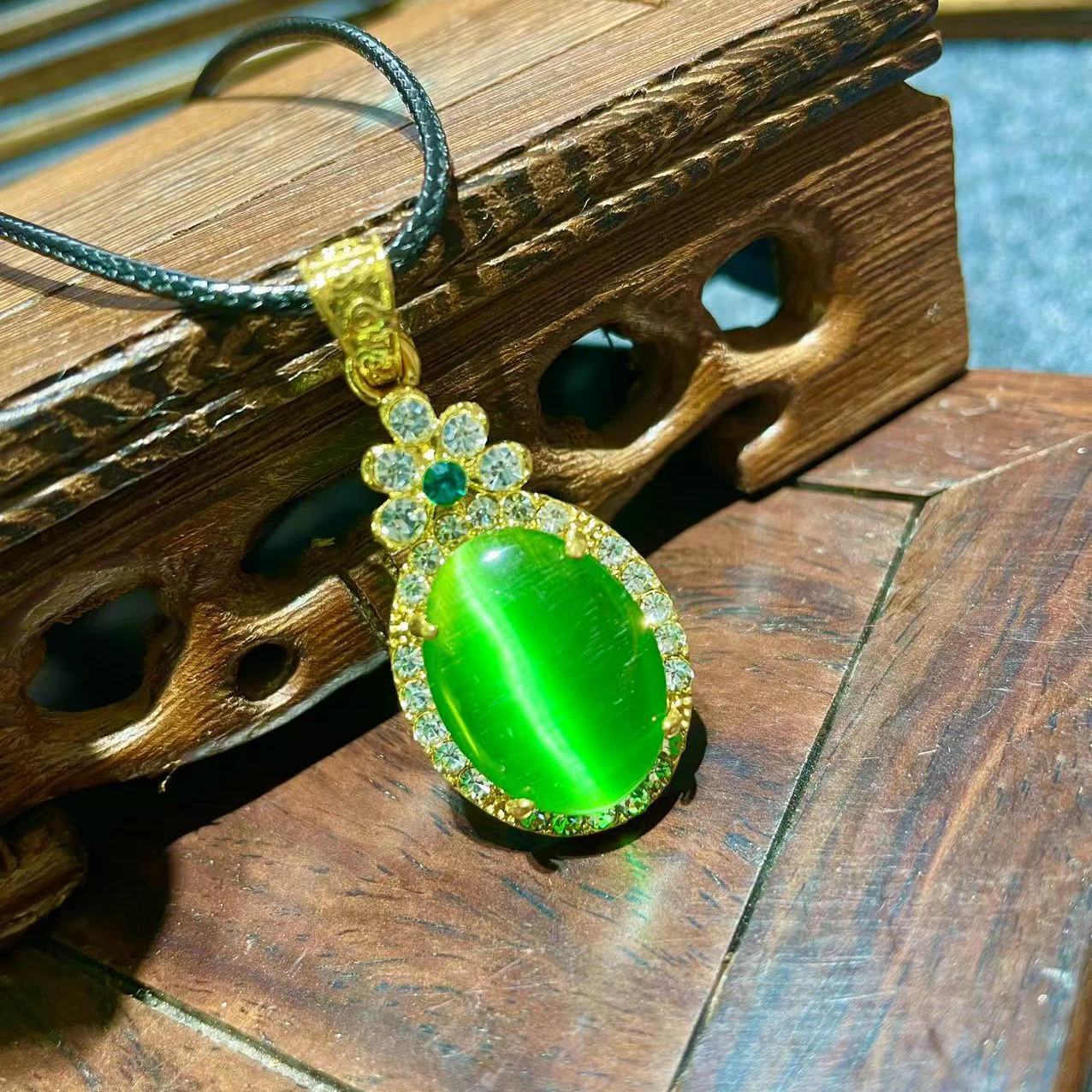 斯里兰卡猫眼宝石绿猫眼爆款情侣锁骨链豪华镶嵌满钻祖母绿吊坠